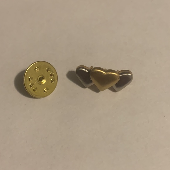 3/$5 Mix Metal Heart Pin - Picture 3 of 6